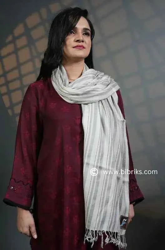 Handmade Light Cream Short Scarf with Grey Line Design – Elegant & Minimalist